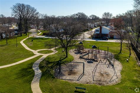 Harper Woods, MI City Guide | About Living in Harper Woods - Homes.com