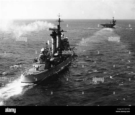 USS Columbus (CG-12) and USS Independence (CVA-62 Stock Photo - Alamy
