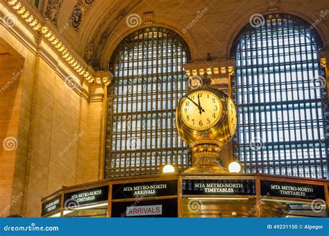 Clock in the Concourse of Grand Central Terminal Editorial Image ...
