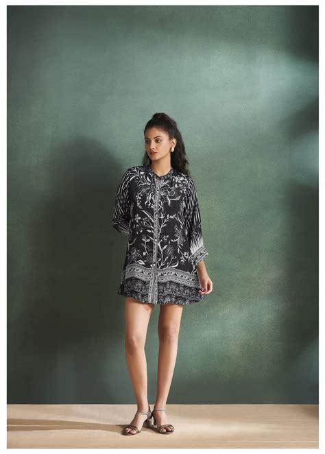 Black Crepe Floral Printed 3/4 Sleeve Tunic – Kaftanize