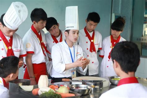 学滨医美食、品家的味道，学校举办教职工厨艺培训班