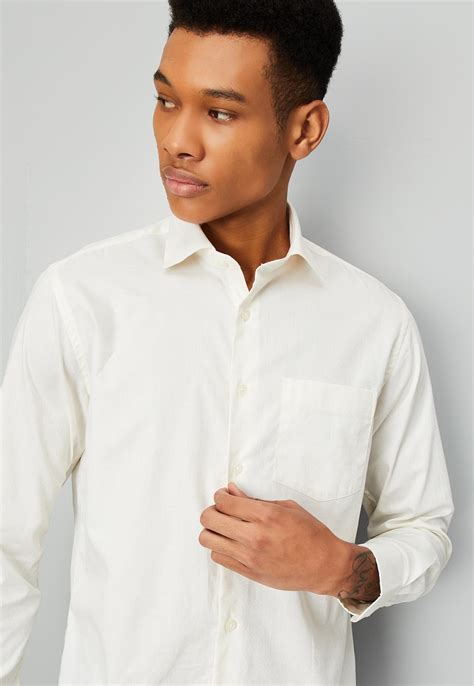 Buy Men Slim Fit Solid Formal Shirt Online at just Rs. 1049.0 ...