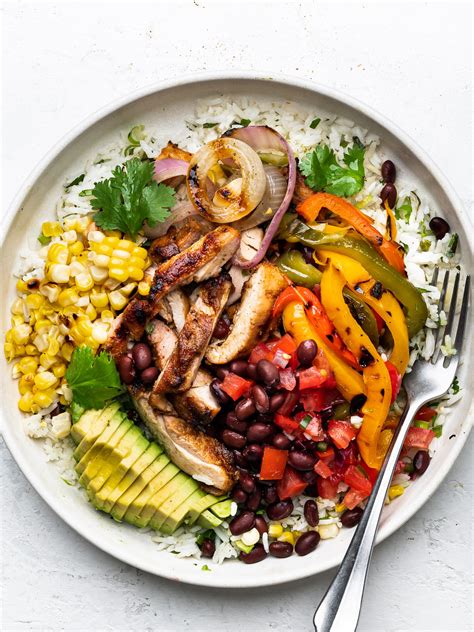 Grilled Chicken Fajita Bowl - Sandra Valvassori