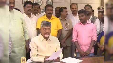 సీఎంగా చంద్రబాబు బాధ్యతలు స్వీకరణ.. మెగా డీఎస్సీతో పాటు మరో 4 ఫైళ్లపై ...