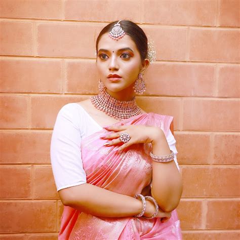 Which Jewellery Suits on Saree? – Nysha Jewels