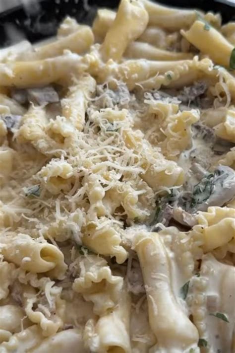 Creamy Mushroom Pasta - Kitch