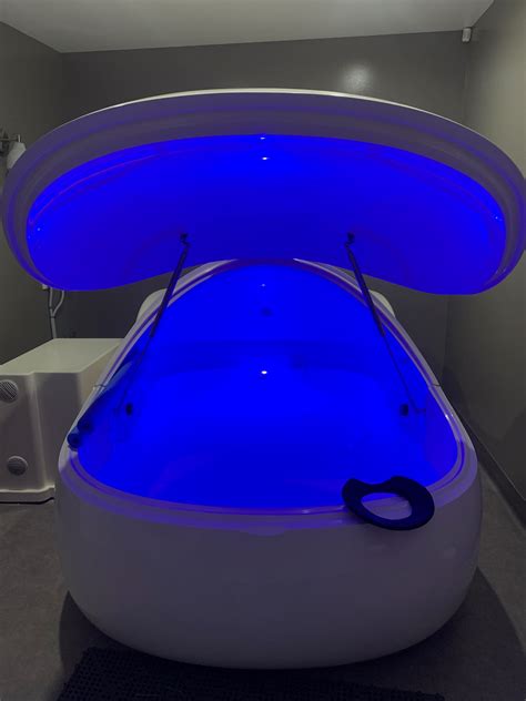 What is flotation therapy and do sensory deprivation tanks do anything ...