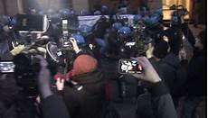 studenti bologna bologna gli studenti tornano in piazza ancora scontri e studenti bologna bologna gli studenti tornano in piazza ancora scontri e
