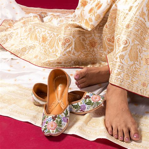 Shop White Juti for Women Online at Best Price – KalaIndia
