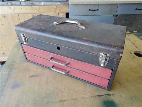 Rusty Tool Box Repair 的图像结果
