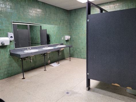 SKATE WORLD OF TROY - Troy MI - Hours, Directions, Reviews - Loc8NearMe