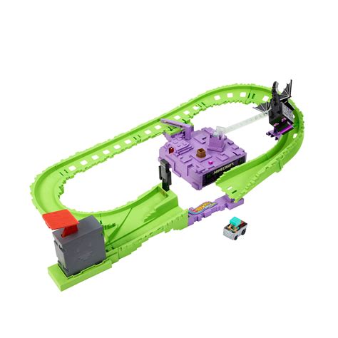 Hot Wheels RacerVerse Minecraft Track Set & Die-Cast Diamond Armor ...