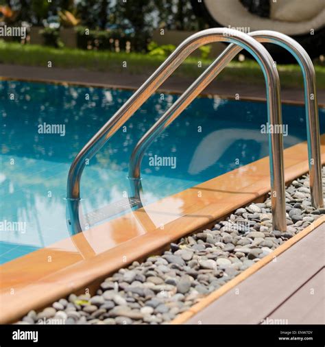 Wood deck swimming pools hi-res stock photography and images - Alamy