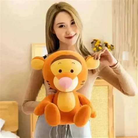 DSNY Tigger Plush Toy (40 cm)