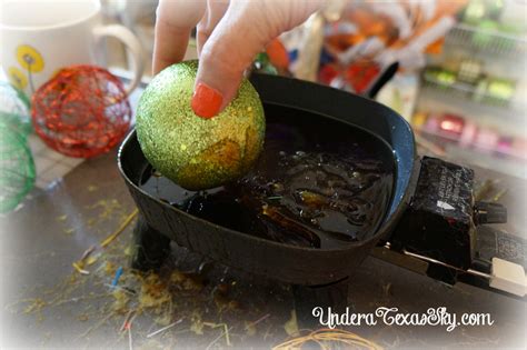 Christmas Wreath Tutorials Using Deco Mesh 的图像结果