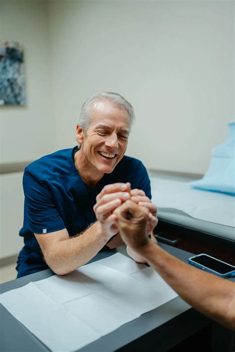 Do I Have A Fractured or Sprained Wrist? — Hand & Upper Extremity ...