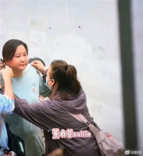 杨紫已抵达广州，即将进组客串贾玲新电影《热辣滚烫》……__财经头条