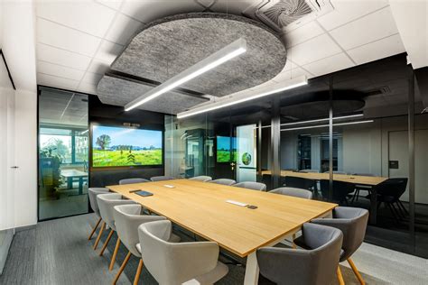 LIKO-S Showroom Budapest | Partitions and movable walls