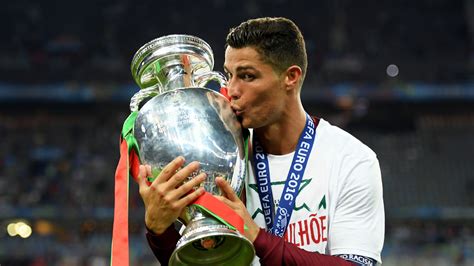 Cristiano Ronaldo vows to return stronger from Euro 2016 final injury ...