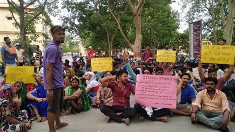 IIT-BHU : Two Hundred Contractual Workers Fired Without Notice | NewsClick