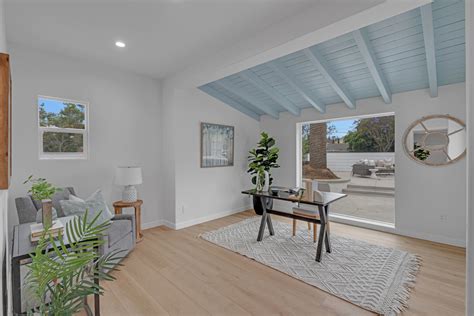 How to Create a Cozy Minimalist Home: 10 Simple Tips