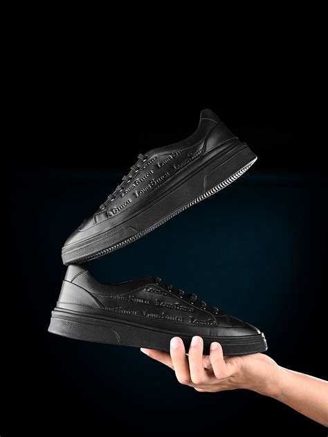 Egyptian Black Casual Lightweight Lace-Up Sneakers