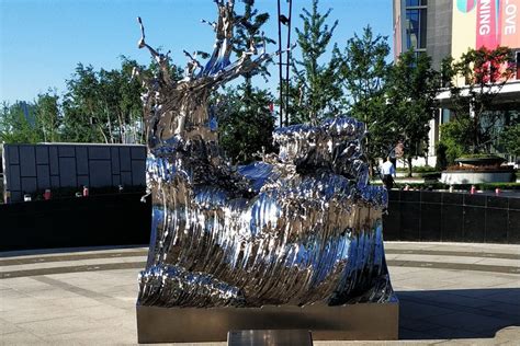 5月打造西安德杰国际城不锈钢雕塑-西安云行大川雕塑景观工程有限公司