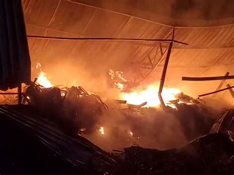 Massive Fire Guts 10 Warehouses in Surat’s Dabholi