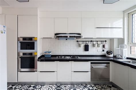 现代风白色厨房装修效果图 L型白色烤漆橱柜图片_精选图集-橱柜网
