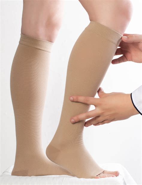 Full Leg Compression Stockings 的图像结果
