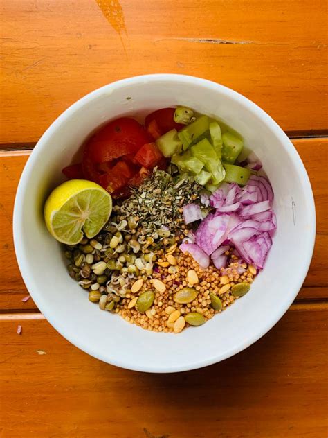 Delicious Peru Peri Salad with Quinoa & Sprouts – Roasty Tasty