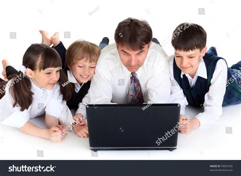 Man and Kid Use Computer 的图像结果