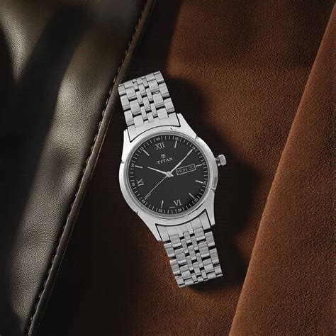 Buy Online Titan Karishma Black Dial Analog with Day and Date Stainless ...