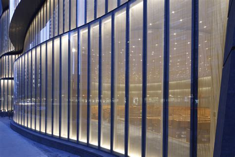 Lincoln Square Synagogue : rouleaux translucides à New York