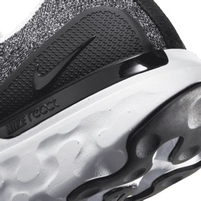 Nike Phantom Run 2 Women's Road Running Shoes. Nike IN