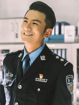 Смотреть бесплатно дораму Счастливая жизнь полицейского Лао Линя (The ...