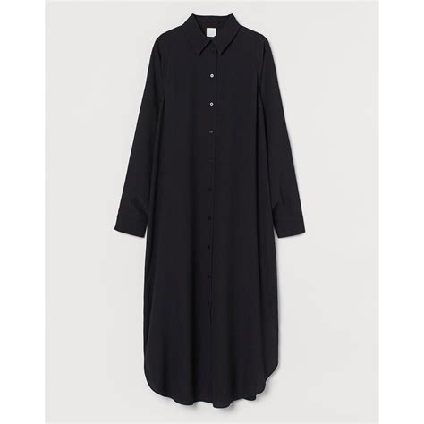 Karisma Kapoor wore a comfortable black shirt dress for an intimate at ...