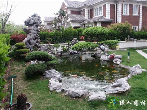 别墅庭院假山鱼池设计效果图（大全）_绿人园林景观