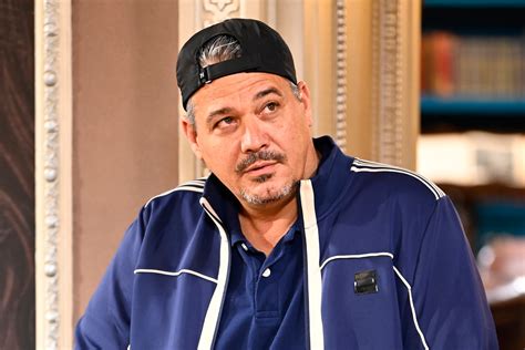 Boston Rob's 4 Daughters Surprise Him at the Airport (PHOTO)