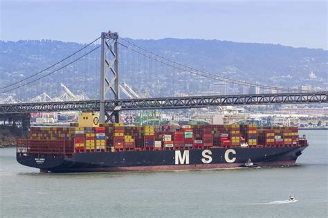 The largest cargo ship ever to enter the San Francisco Bay, MSC ANNA ...