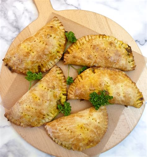 Curried chicken pies - Foodle Club