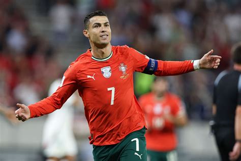 Cristiano Ronaldo is football's first billionaire - Caribbean Broadcasting Corporation