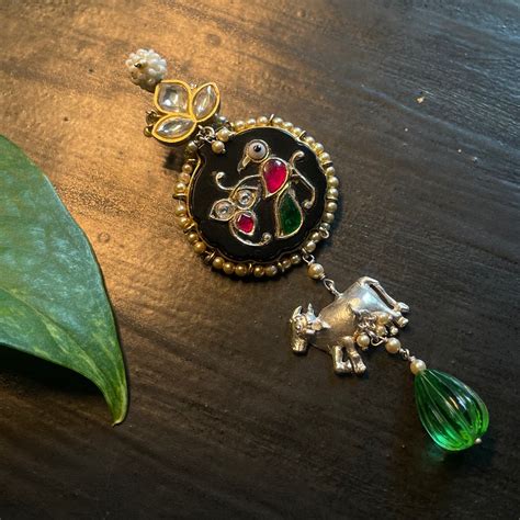 BLACK JADE BROOCH | Sheetal Zaveri by Vithaldas