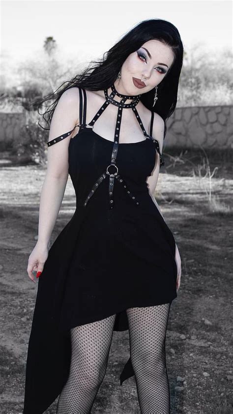 Pin by Laila Stanganelli on a moda Goth | Gothic fashion, Gothic girls ...