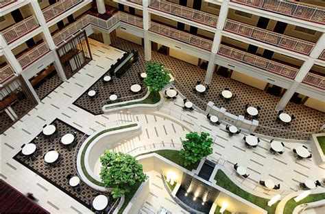 EMBASSY SUITES BY HILTON CHICAGO DOWNTOWN RIVER NORTH - Hotel Reviews ...