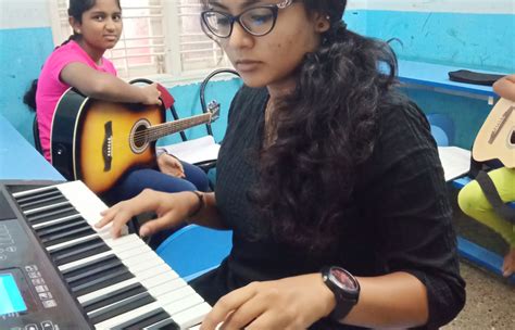 Artists' Academy | Gallery Keyboard & Guitar