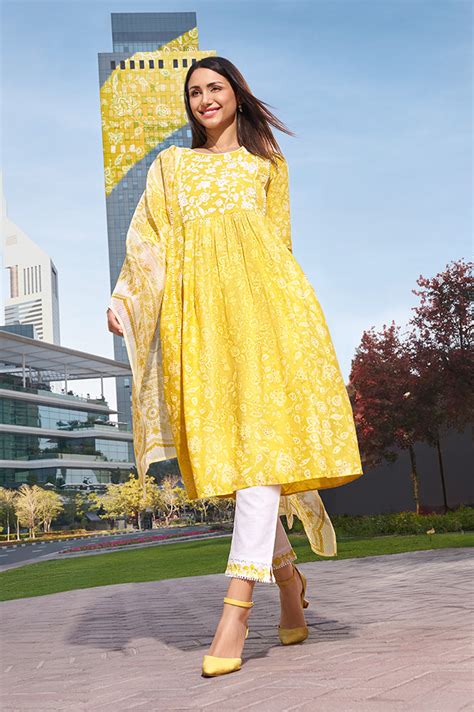 Buy Yellow Floral Printed Gathered Kurta, Pants And Dupatta Set @ 4999 ...