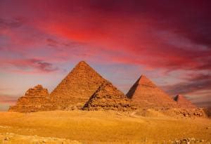 Snimljena neobična pojava na vrhu piramide: Nikome nije jasno kako je ...