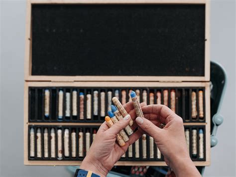 Using Oil Pastels Sticks 的图像结果