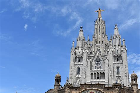 Churches in Barcelona to Visit in 2025 | Architecture Marvels